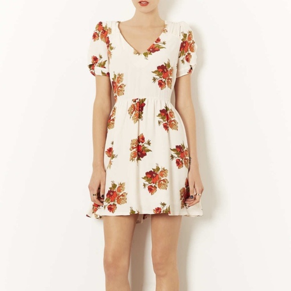 Topshop Autumn Floral Tea dress size 4, great condition and beautiful detailing.